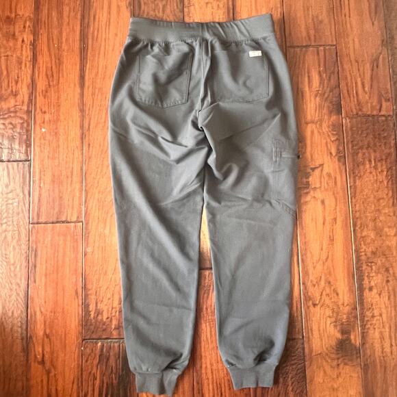 Figs Zamora Jogger XS Petite and Catarina One Pocket Top XS Charcoal Red Tie - Picture 5 of 10